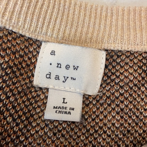 A New Day Leopard Print Sweater Size L - Picture 3 of 4